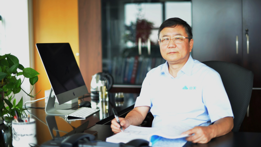 楊安民從業(yè)卅五周年系列報道--“三十五年磨一劍，山更美，業(yè)更精”專訪