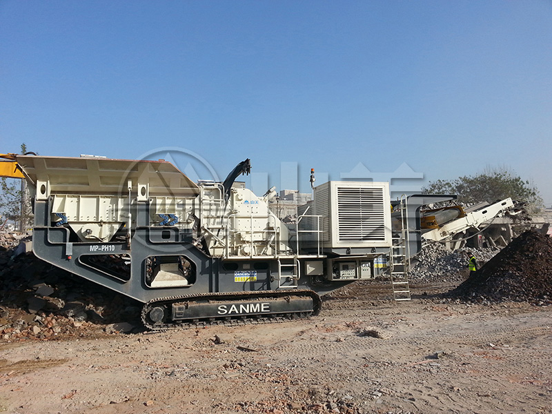 與傳統(tǒng)的固定式破碎機(jī)相比，移動(dòng)破碎站有哪些特點(diǎn)？