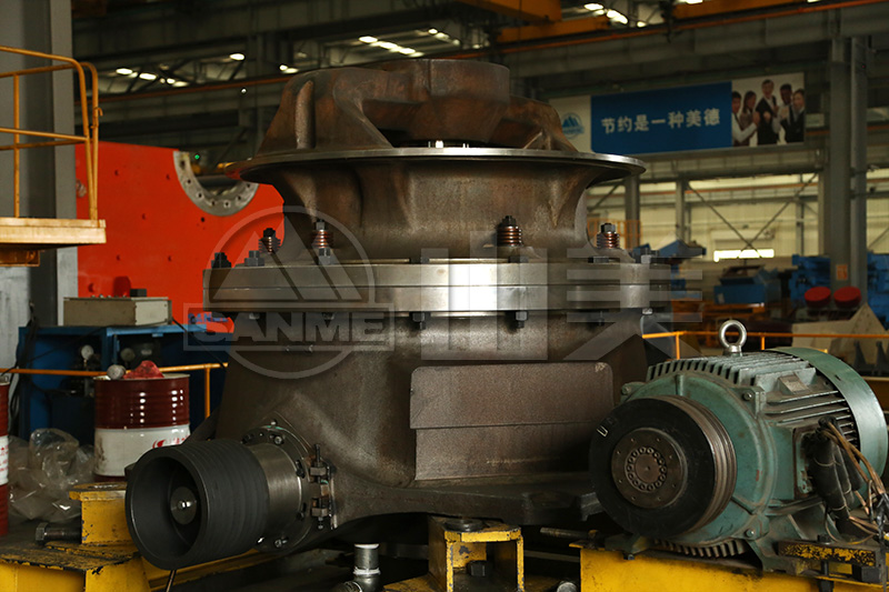 圓錐破碎機(jī)和反擊式破碎機(jī)的具體區(qū)別表現(xiàn)在哪些方面？