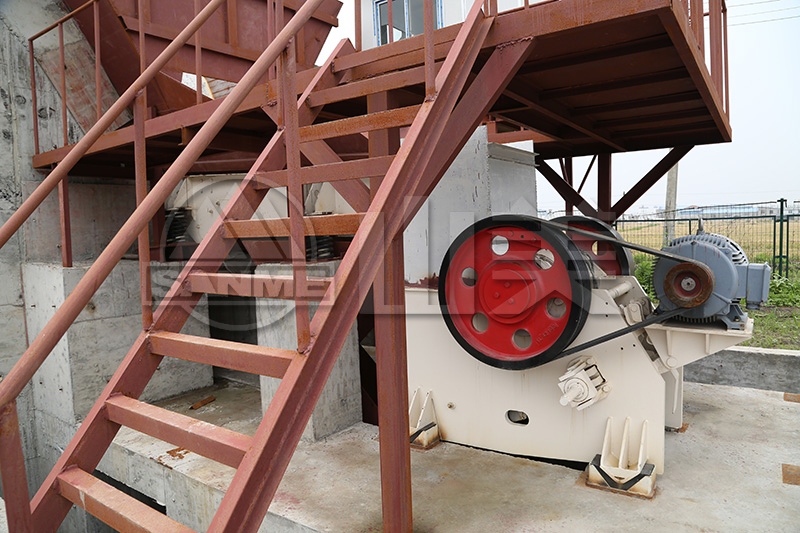 如何減少顎式破碎機在使用過程中產(chǎn)生的噪音？