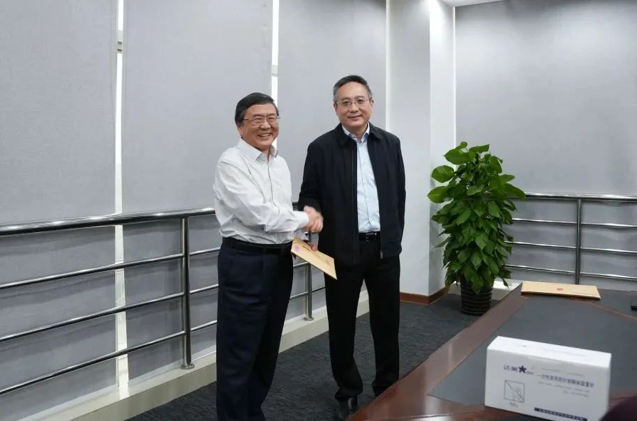 奉賢區(qū)人大常委會(huì)黨組書記、主任張培榮一行蒞臨上海山美股份開展“優(yōu)環(huán)境、穩(wěn)經(jīng)濟(jì)”大走訪大調(diào)研