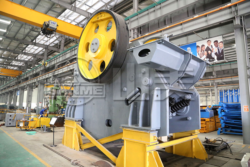 如何保證顎式破碎機(jī)出料均勻？