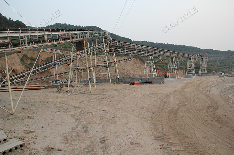 碎石生產(chǎn)線應(yīng)該選擇固定式還是移動式？